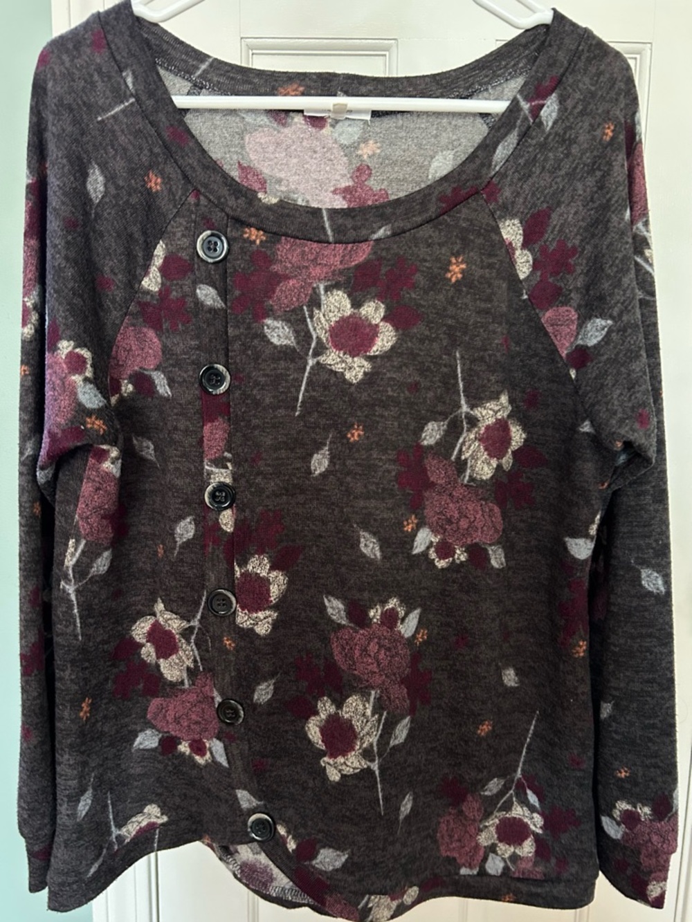 Women’s Maurices Large Long Sleeve Flowered Top With Button Design